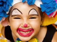 Kind als Clown schminken – mit dieser Anleitung geht's ganz easy
