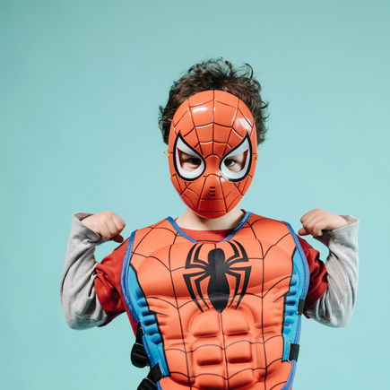 Spiderman schminken: Easy-peasy zum Superhelden!