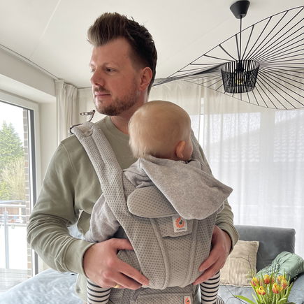Die neueste Babytrage "Omni Deluxe" von Ergobaby im Test