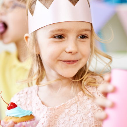 Kindergeburtstags-Wahnsinn: Eltern verlangen Trinkgeld UND Geschenke