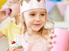 Kindergeburtstags-Wahnsinn: Eltern verlangen Trinkgeld UND Geschenke