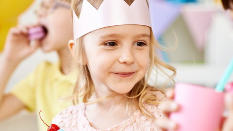 Kindergeburtstags-Wahnsinn: Eltern verlangen Trinkgeld UND Geschenke