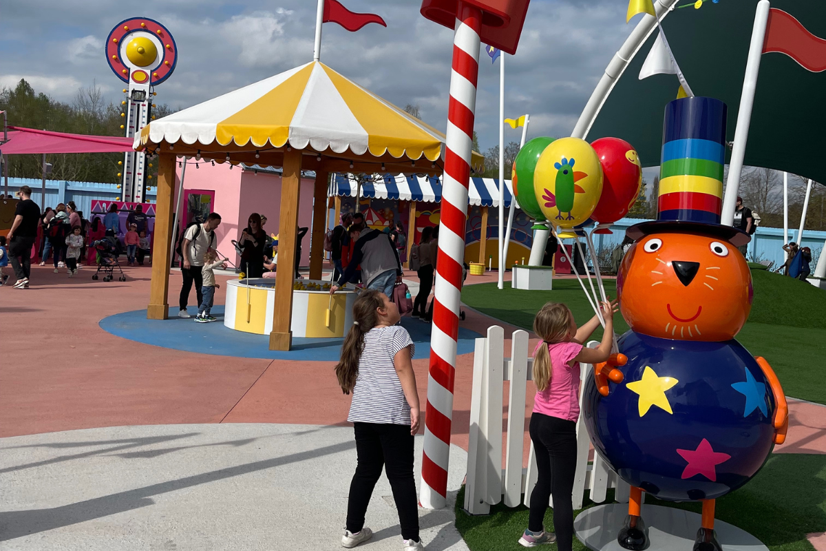 Im PEPPA PIG Park gibt es an jeder Ecke etwas zu entdecken.