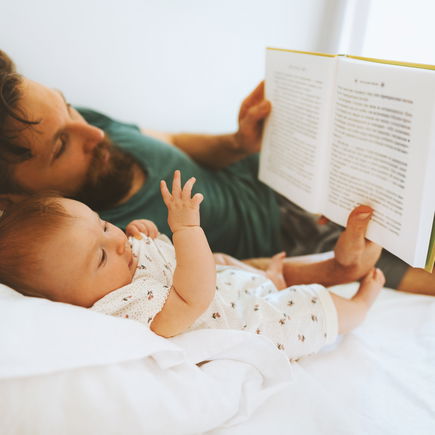Ab wann sollte man Kindern vorlesen – schon als Babys?