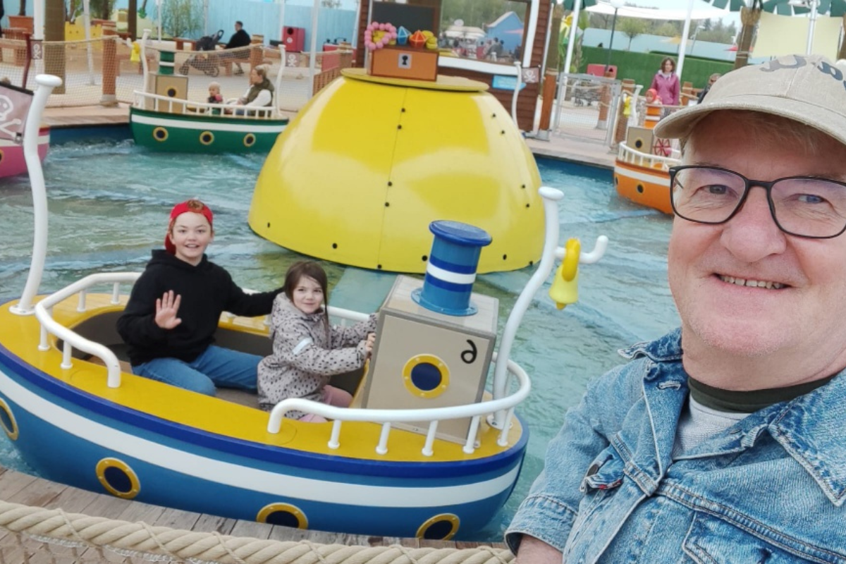 Auch Großeltern erleben im PEPPA PIG Park eine tolle Zeit mit ihren Enkeln.