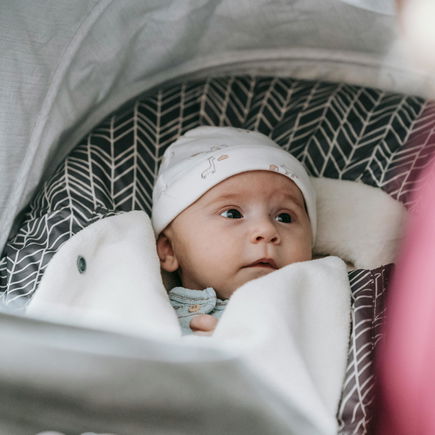 Baby schläft nicht im Kinderwagen – was tun?