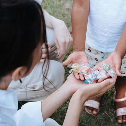 Wie viele Süßigkeiten sind für Kinder okay? Eltern und Experten berichten