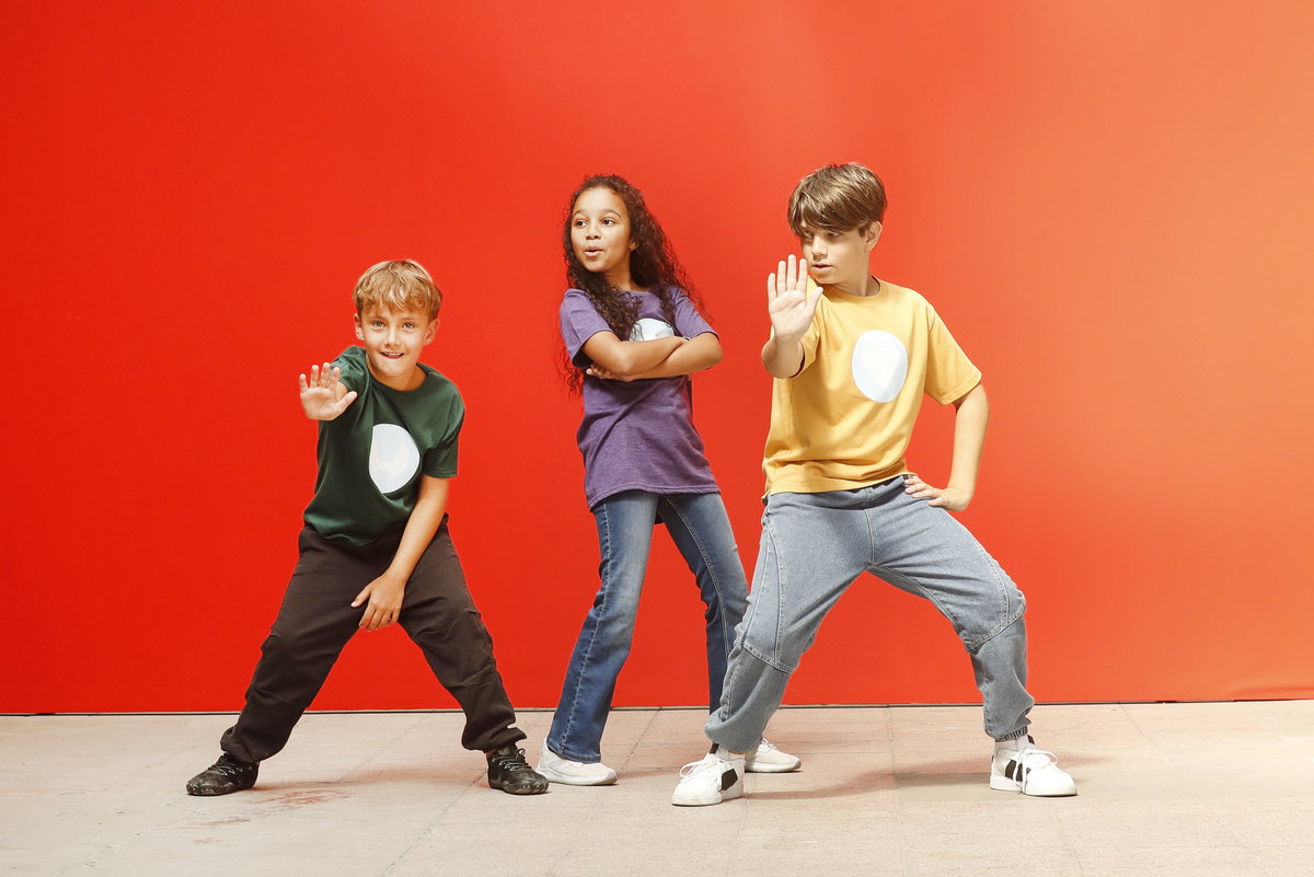 Diese Kids singen den Refrain mit DEINE FREUNDE.