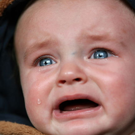 Wenn ein Baby weint, hat es immer einen Grund!