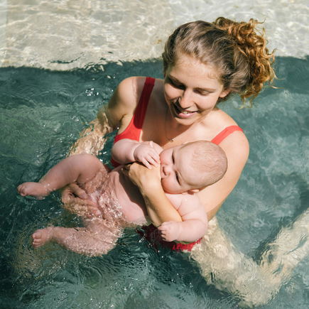 Babyschwimmen: Ab wann und wie läuft das ab?
