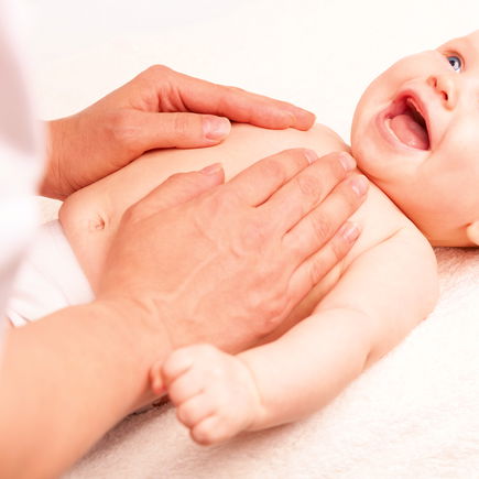 Babymassage: So macht ihr es Schritt für Schritt