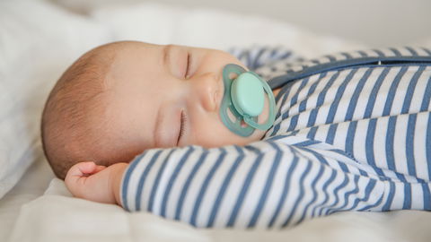 Wenn das Baby nachts ständig den Schnuller verliert ... 