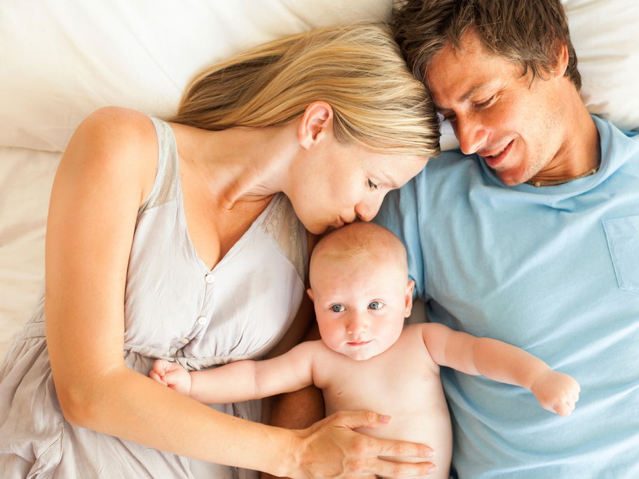 Beim Blick aufs Baby kommt bei Eltern immer wieder die Frage der Vererbung auf.