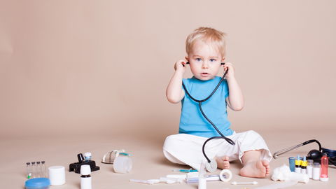 Eine Hebamme weiß: Das gehört wirklich in die Hausapotheke für Babys