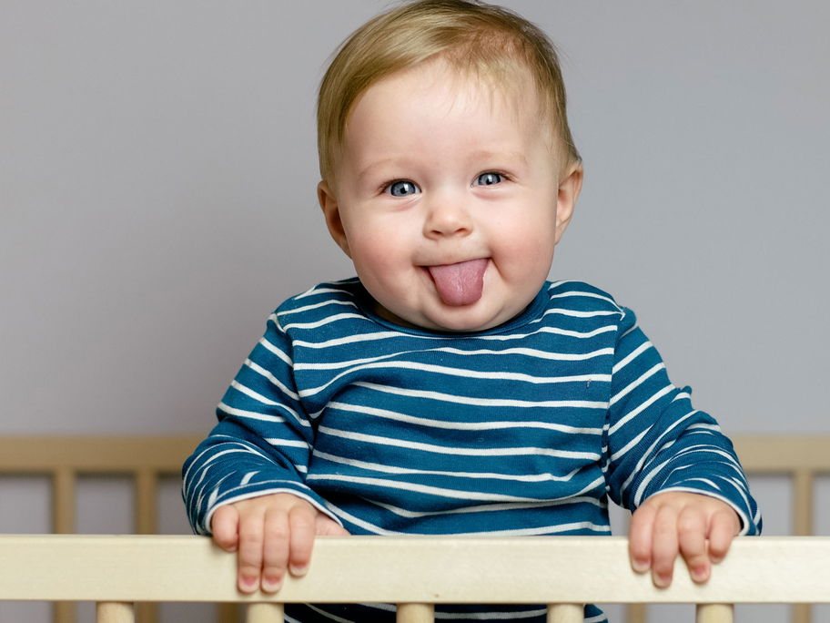 Und plötzlich ist das Baby hellwach – auch mitten in der Nacht.