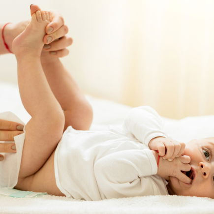 Stuhlgang beim Baby: Das solltet ihr wissen