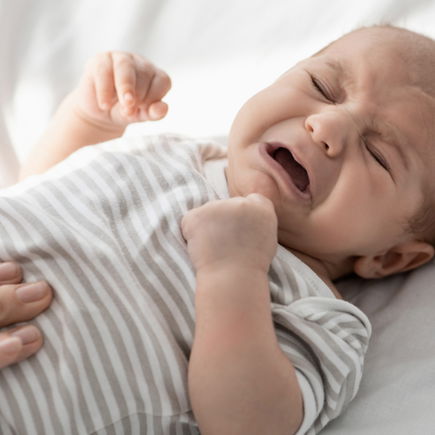 Helfen Kümmelzäpfchen, wenn das Baby Blähungen oder Verstopfung hat?