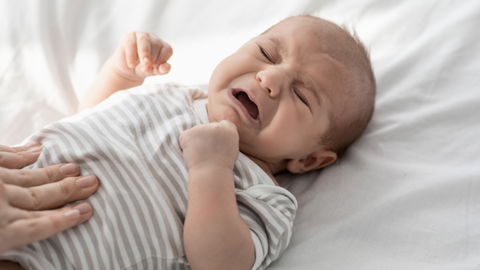 Helfen Kümmelzäpfchen, wenn das Baby Blähungen oder Verstopfung hat?