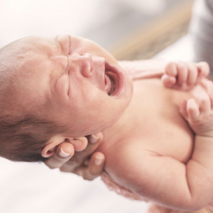 Verstopfung bei Babys: Wie Eltern sie erkennen und was sie tun können