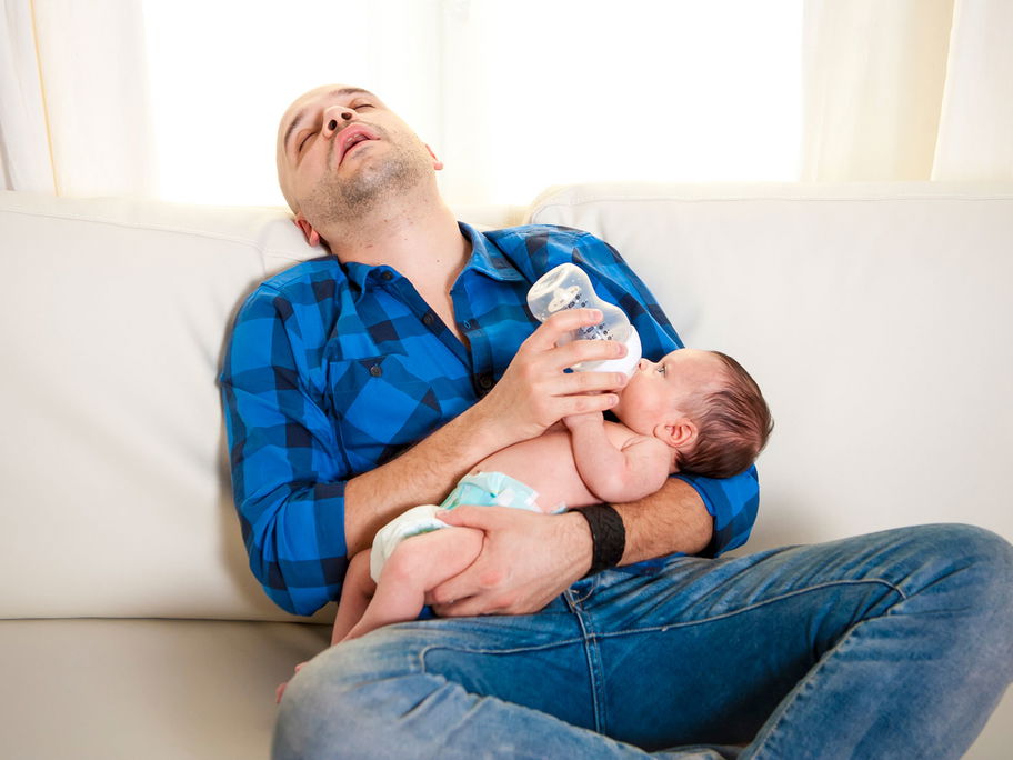 Wenn das Baby nicht schläft, kann das für die Eltern sehr nervenzehrend werden.