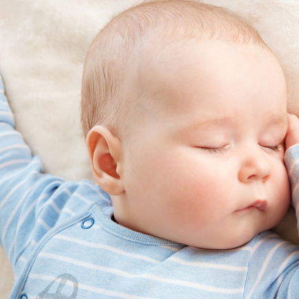 Können Babys im Dunkeln besser schlafen?