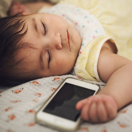 Weißes Rauschen für Babys: So funktioniert's und warum es wirkt