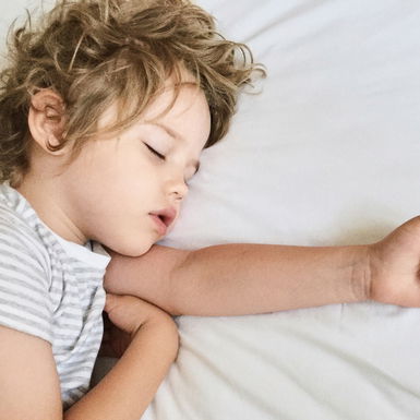 Ab wann können Kinder alleine im Zimmer schlafen? 
