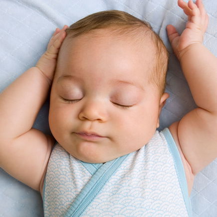 Was soll ich meinem Baby nachts zum Schlafen anziehen? 