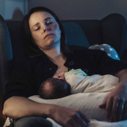 "Euer Baby schläft (noch) nicht durch? Gut so!"