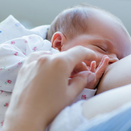Jod in der Stillzeit: Wichtig für Babys Entwicklung