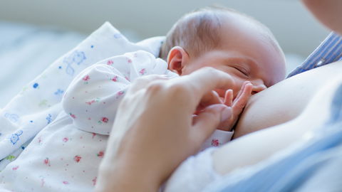 Jod in der Stillzeit: Wichtig für Babys Entwicklung