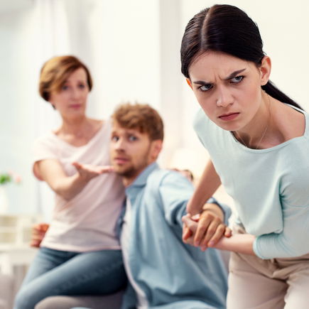 Ärger mit der Schwiegermutter? Der 10-Punkte-Plan sorgt für eine friedliche Lösung