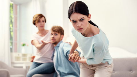 Schwiegermutter ruiniert Gender-Reveal-Party: "Du hast unseren Moment gestohlen!"