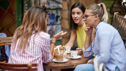 Kinderlose Freunde: Wie Mamas sich ihnen gegenüber verhalten sollten
