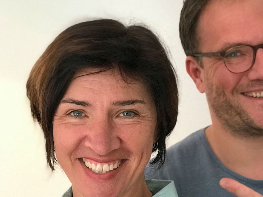 Papa Jochen und Kinderärztin Claudia geben ihr Wissen im Podcast-Format weiter.