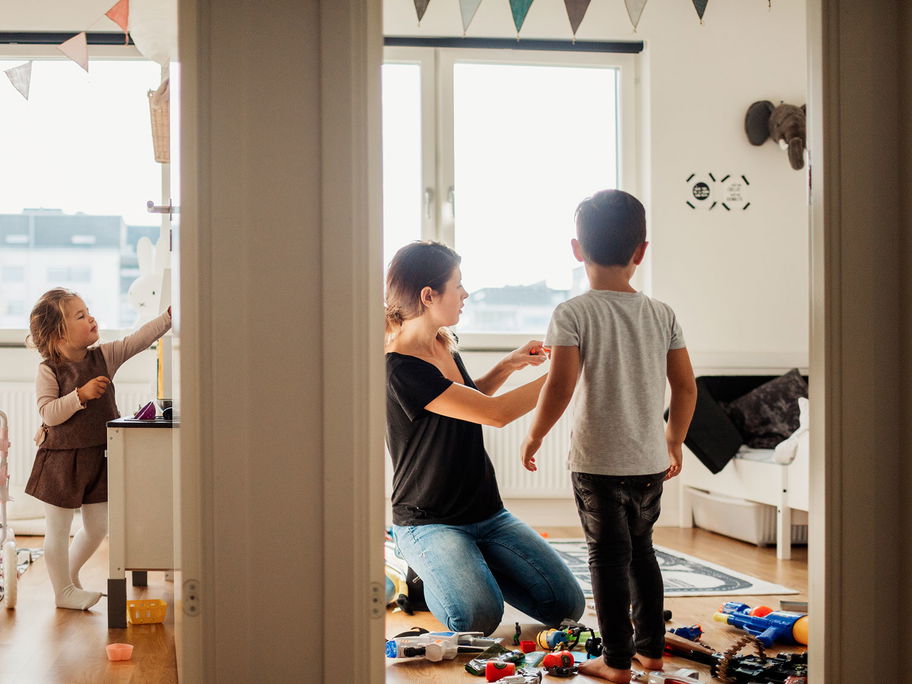 Schon die Kleinsten können Verantwortung für ihr Reich übernehmen und mit etwas Aufräumen für weniger Chaos in der Familie sorgen.