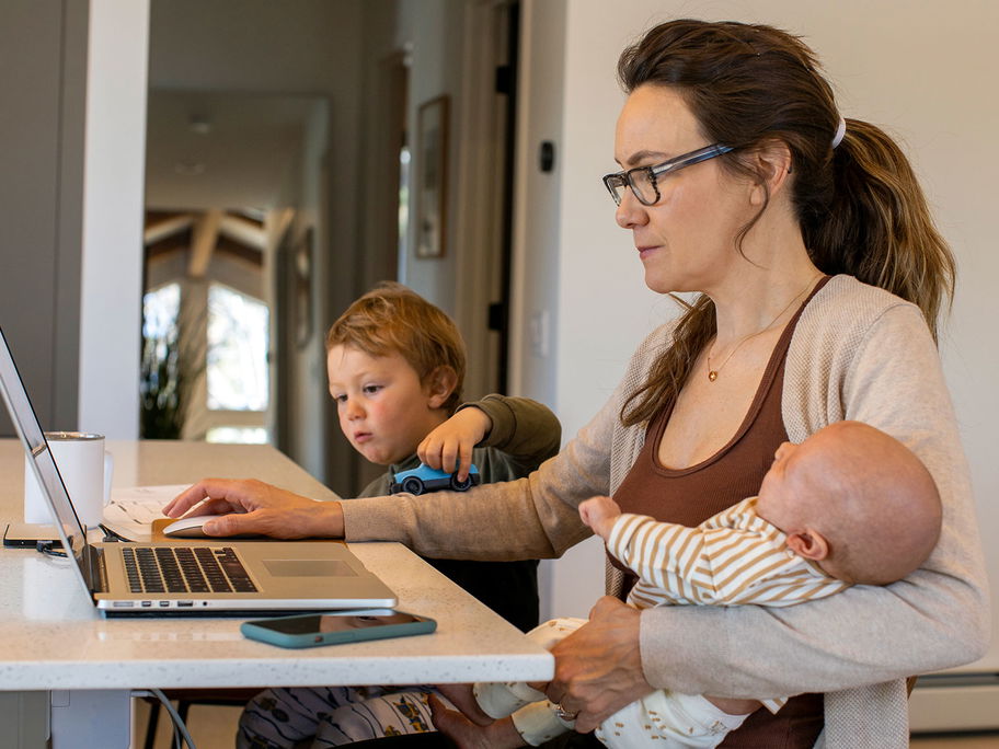 Arbeiten, als gäbe es die Kinder nicht – eine Disziplin, die viele Eltern trainieren.