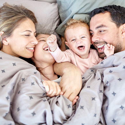 Gemeinsam schlafen: Ist das Familienbett der beste Weg für erholsame Nächte?