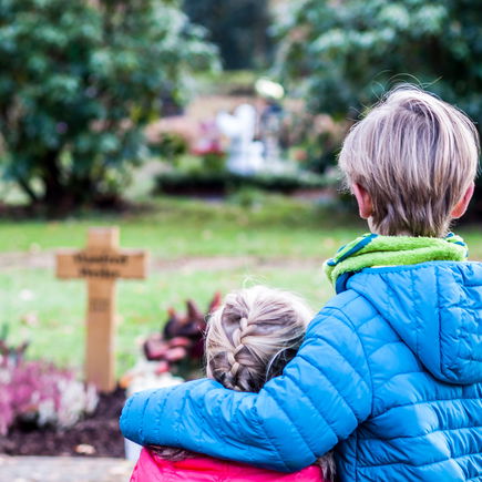 Wie ihr richtig mit Kindern über den Tod sprecht