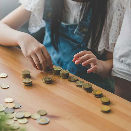 Geld sparen: So klappt es für Familien im Alltag