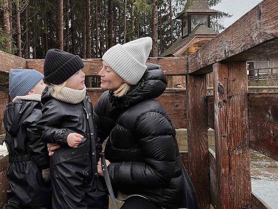 Jungsmama Carina und ihren zwei Kleinen: Jonas und Noah. Hinter der Linse: Carinas Mann René, der häufig die Fotos für sie macht.