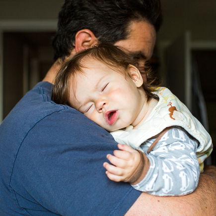 Wenn das Baby bei Papa nicht einschläft – was tun?