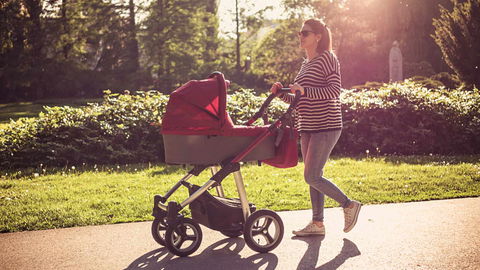 Jeden Tag mit Baby spazieren gehen: "Ich hasse es, aber nichts anderes hilft!"