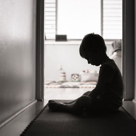10 Familiengeheimnisse, die Kinder eigentlich NIE erfahren sollten