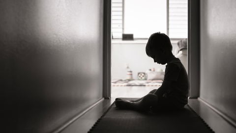 10 Familiengeheimnisse, die Kinder eigentlich NIE erfahren sollten