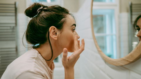 Brustwarzensalbe gegen Augenringe: Das soll helfen?!