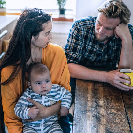 Maternal Gatekeeping: Mama gibt das Baby nicht an Papa ab ...