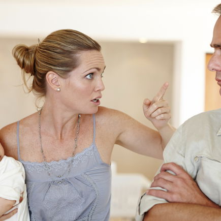 Diese Klugscheißer-Sätze sollten Mamas lieber nicht zu ihrem Mann sagen ...