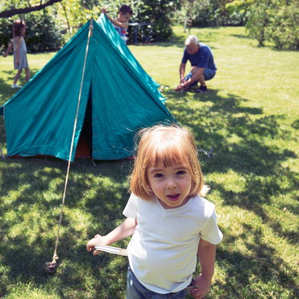 Zelten im Garten mit Kindern: Alles, was ihr wissen solltet!