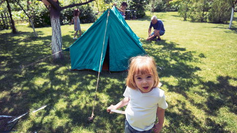 Zelten im Garten mit Kindern: Alles, was ihr wissen solltet!